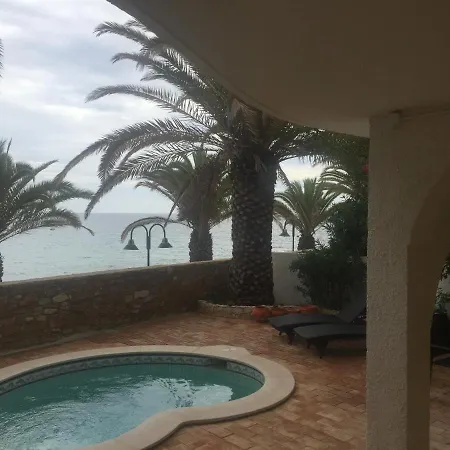 Front/waterside *
